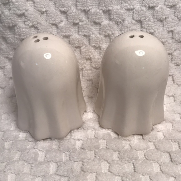 FINAL PRICE DROP Halloween Ghost Salt and Pepper Shakers - Picture 3 of 7